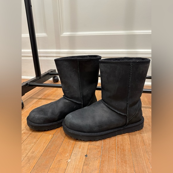 Ugg Classic Short Leather Boots - Picture 4 of 10